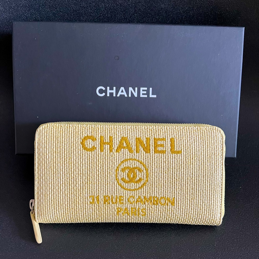 STUNNING & RARE: Chanel Deauville Long Zip-Around Wallet / Clutch